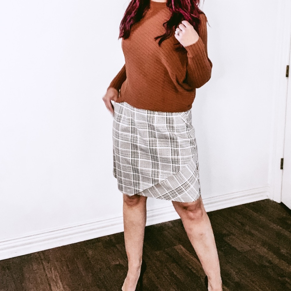 Cabi Houndstooth Skirt With Pockets Size M - image 1